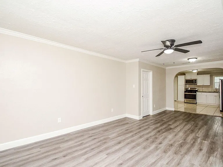 2109 Pomona Dr — Photo 5