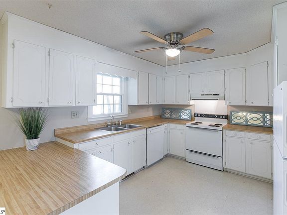 4th image of 401 Willow Branch Dr