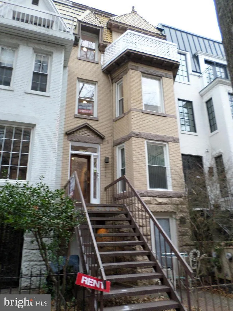 1134 25th St NW APT C photo 1