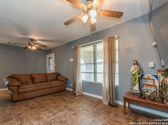4th image of 207 E Vestal Pl