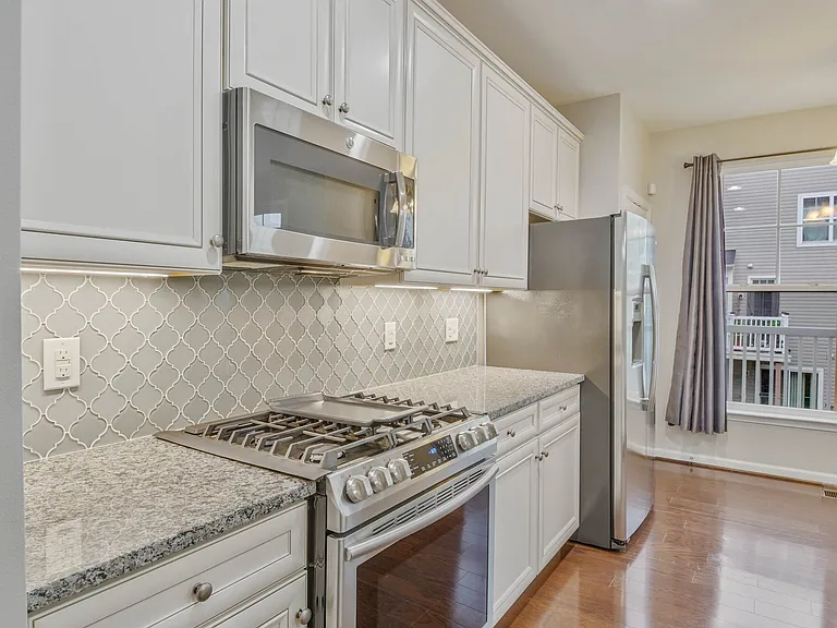 25218 Briargate Ter — Photo 12