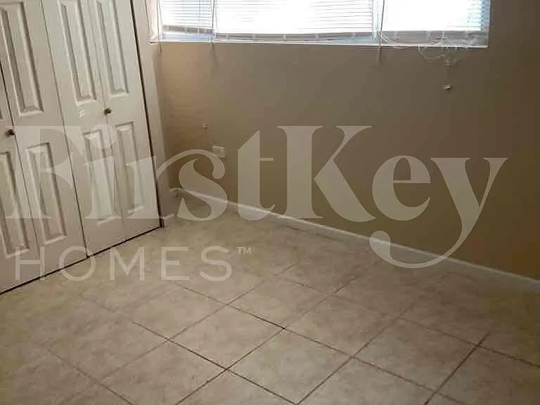 8725 S Luella Ave — Photo 11