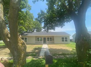 304 S Elm St, Mc Lean, IL 61754