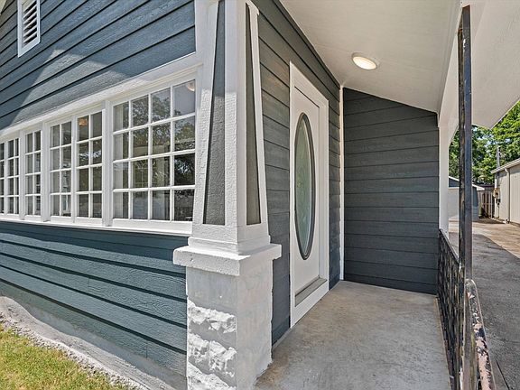 3rd image of 112 W Oak St