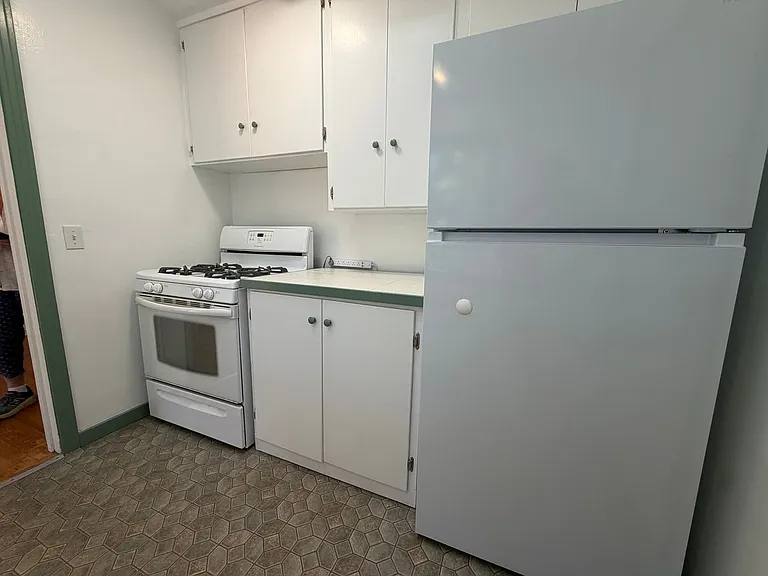 6039 Van Alstine Ave — Photo 14