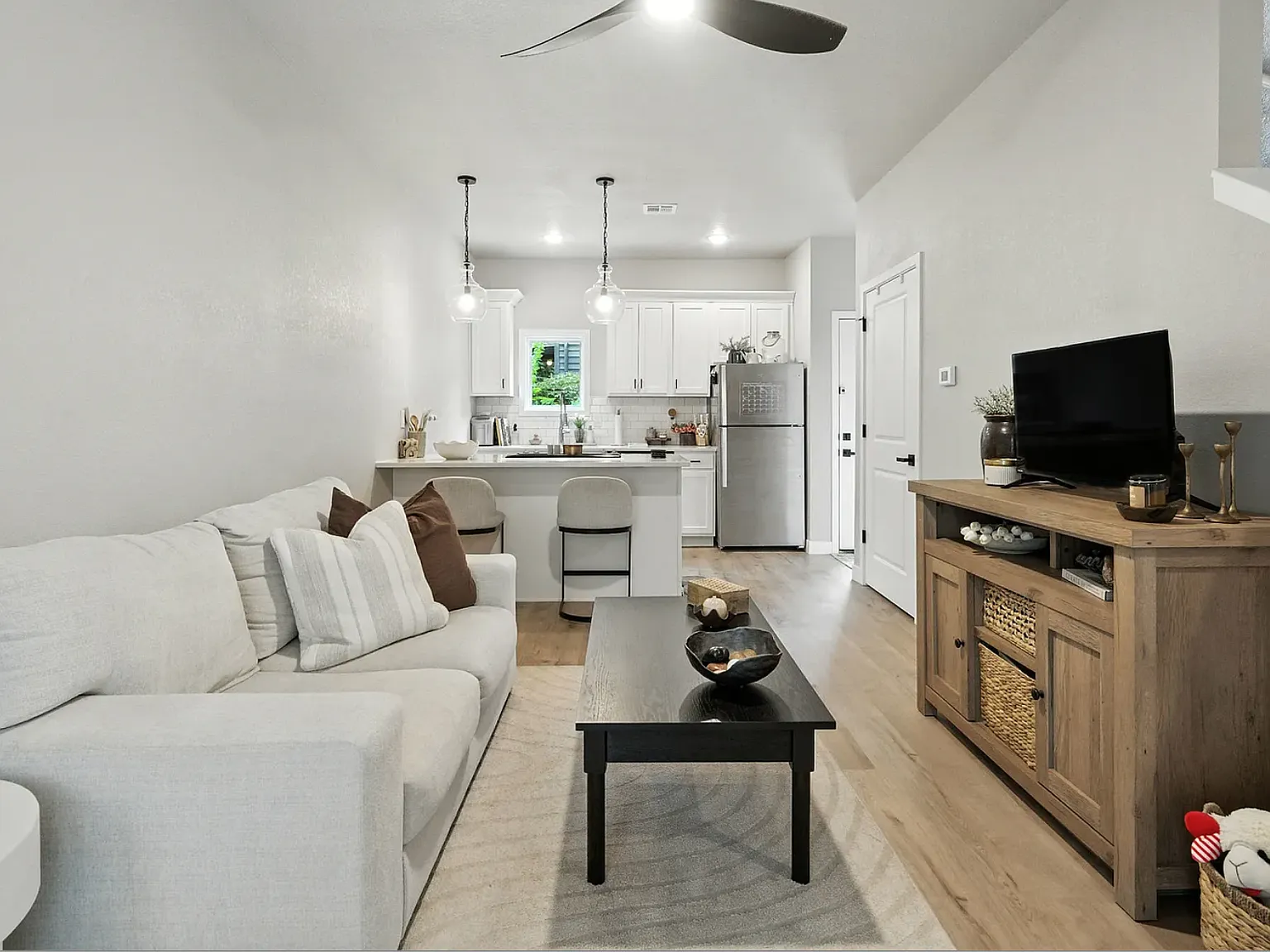 1 bed, 875 sqft, $1,250 — Photo 4