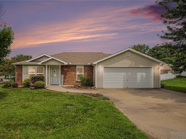 511 Dolinger Ct, Trimble, MO 64492