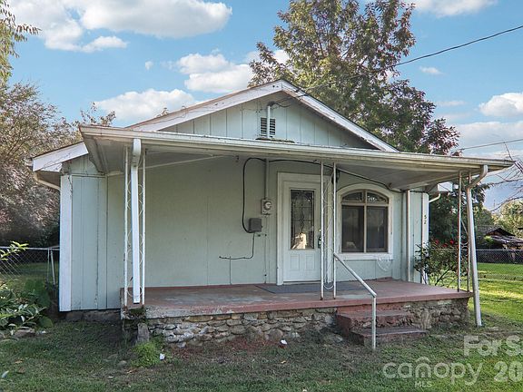 3rd image of 52 Clay St