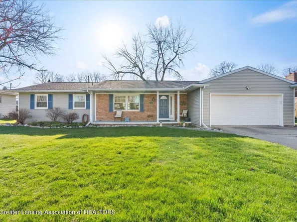 412 Green Meadows Dr, Lansing, MI 48917