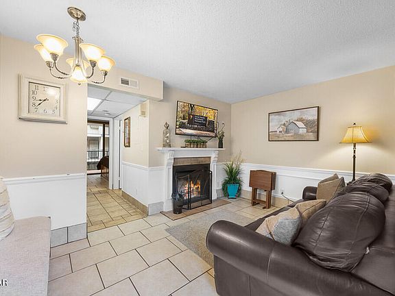 2nd image of 685 River Rd #203