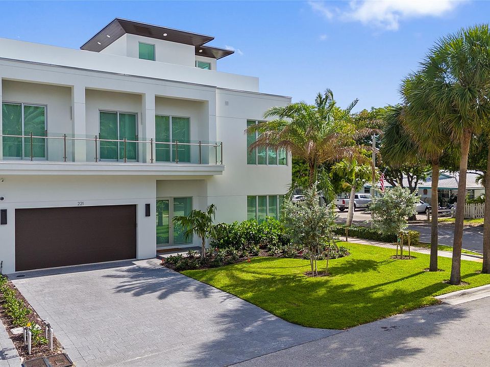 1st image of 221 Shore Ct #221