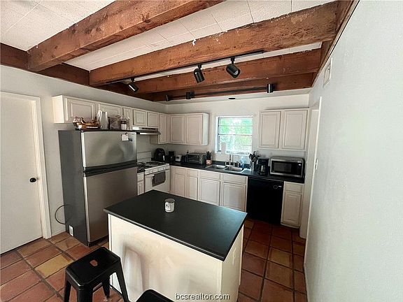 3rd image of 2305 Auburn Ct