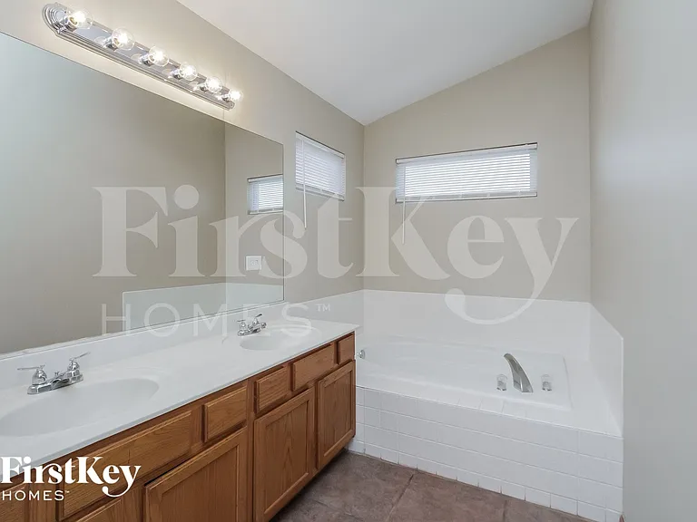 478 Foxborough Trl — Photo 10