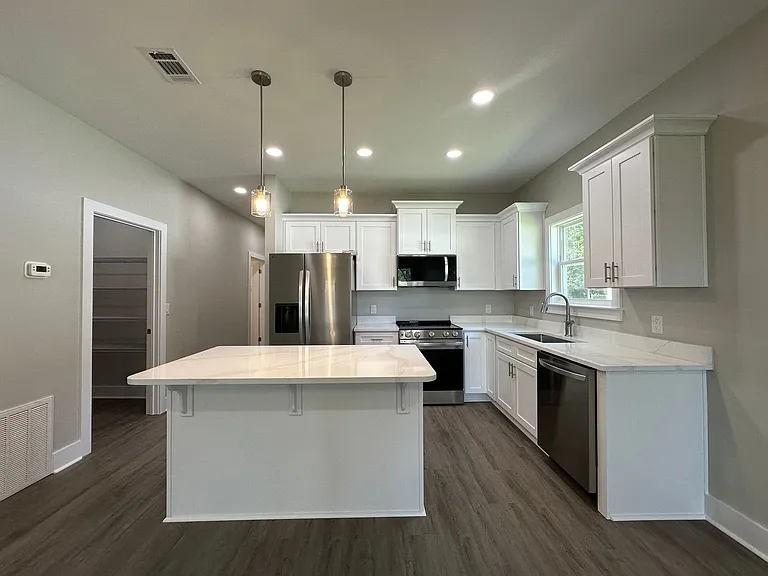 1332 Jackson St — Photo 4