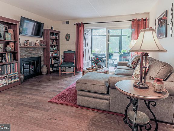 3rd image of 4700 Linden Knoll Dr APT 415