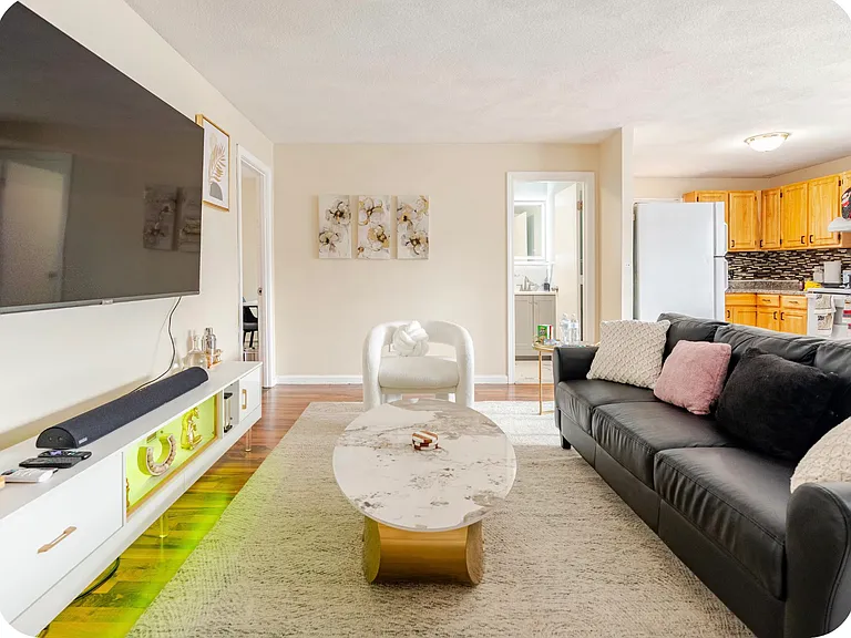 26 Lancashire St #4 — Photo 1