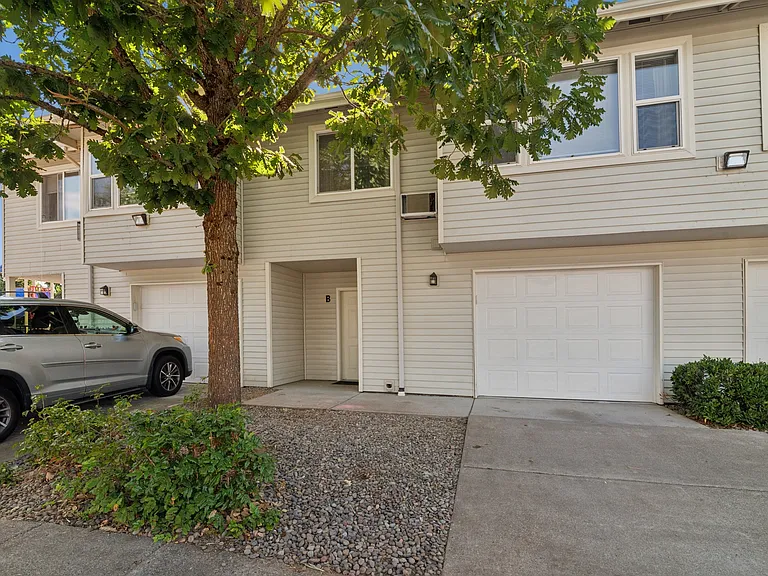 Brentwood Estates — Photo 32
