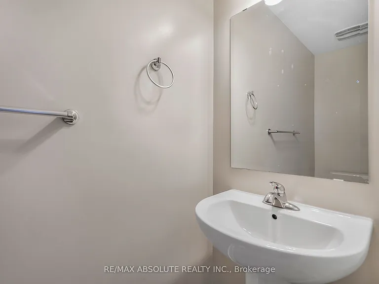 741 Namur St — Photo 13