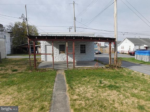 3rd image of 402 S Main St