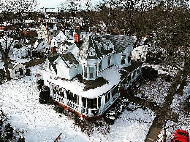 2nd image of 711 Lee St