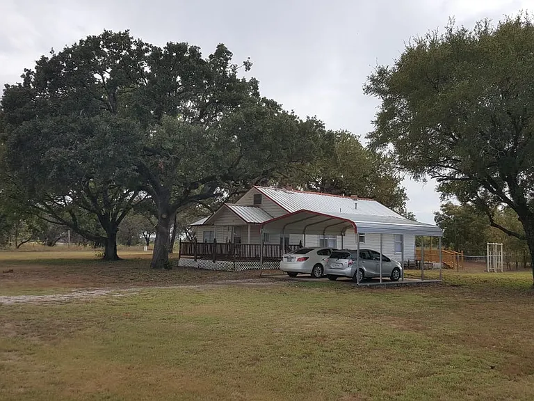 Quaint cottage style home in the country!
