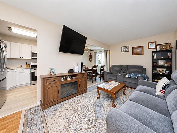 3rd image of 123 Jamie Ln
