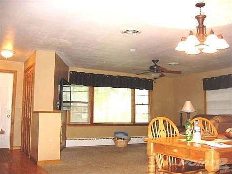 Living Rm #2 619 Main