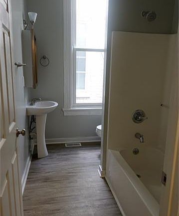 4th image of 1625 W Grace St