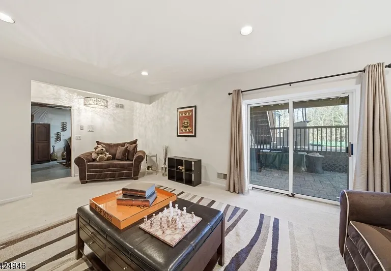 11 Rosewood Ln — Photo 42
