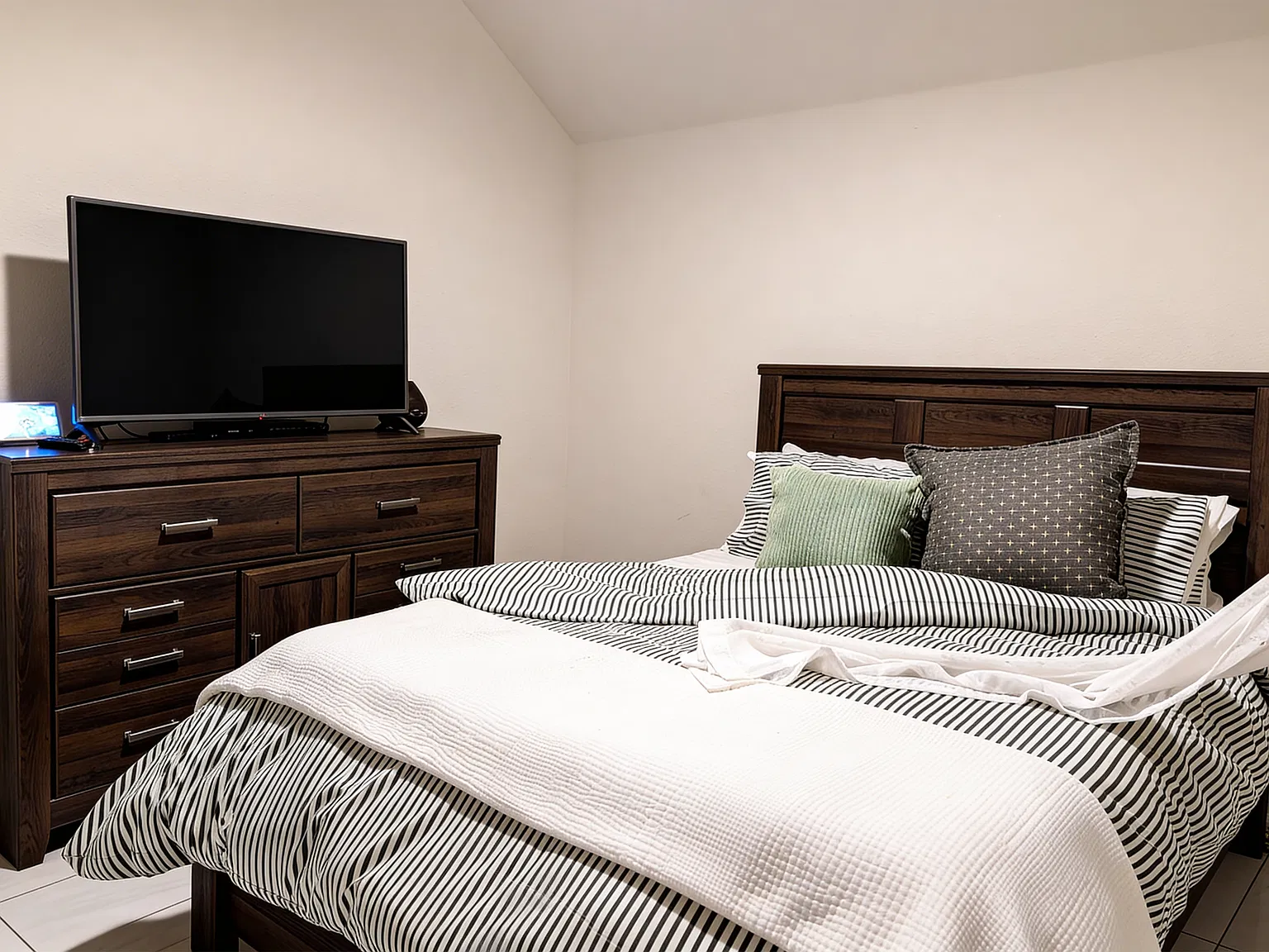 3 bed, 2223 sqft, $1,050 — Photo 3