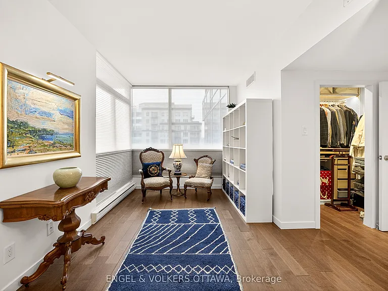 160 George St #2404 — Photo 32