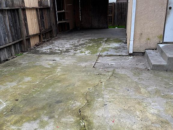5th image of 324 1/2 E Hilborn St
