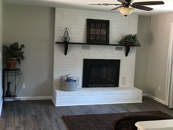 Upstairs LR with electric FP