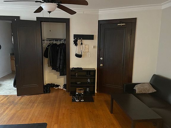 4th image of 18 E Northwest Hwy APT 2
