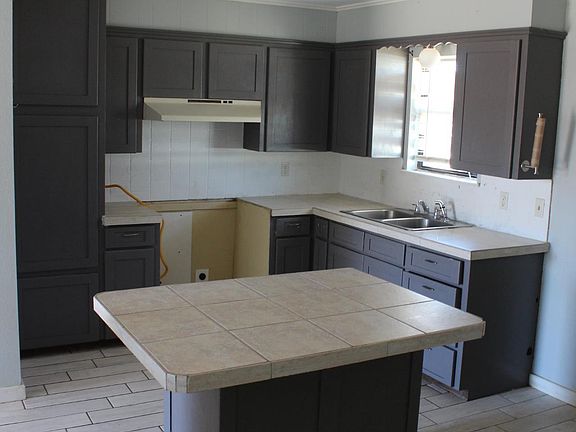 5th image of 1120 Cheryl Dr