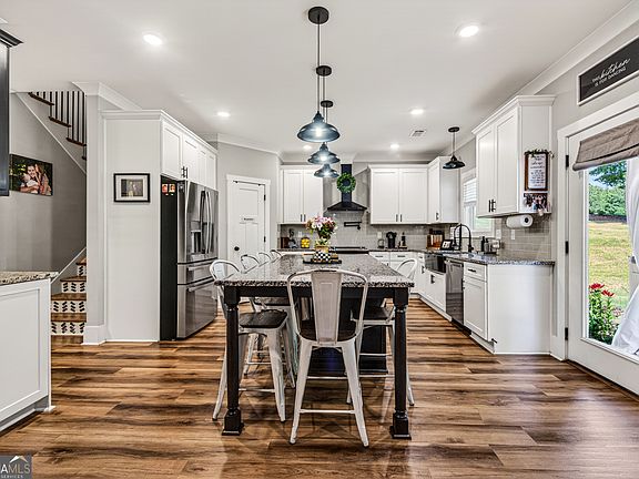3rd image of 3656 Eagle View Way