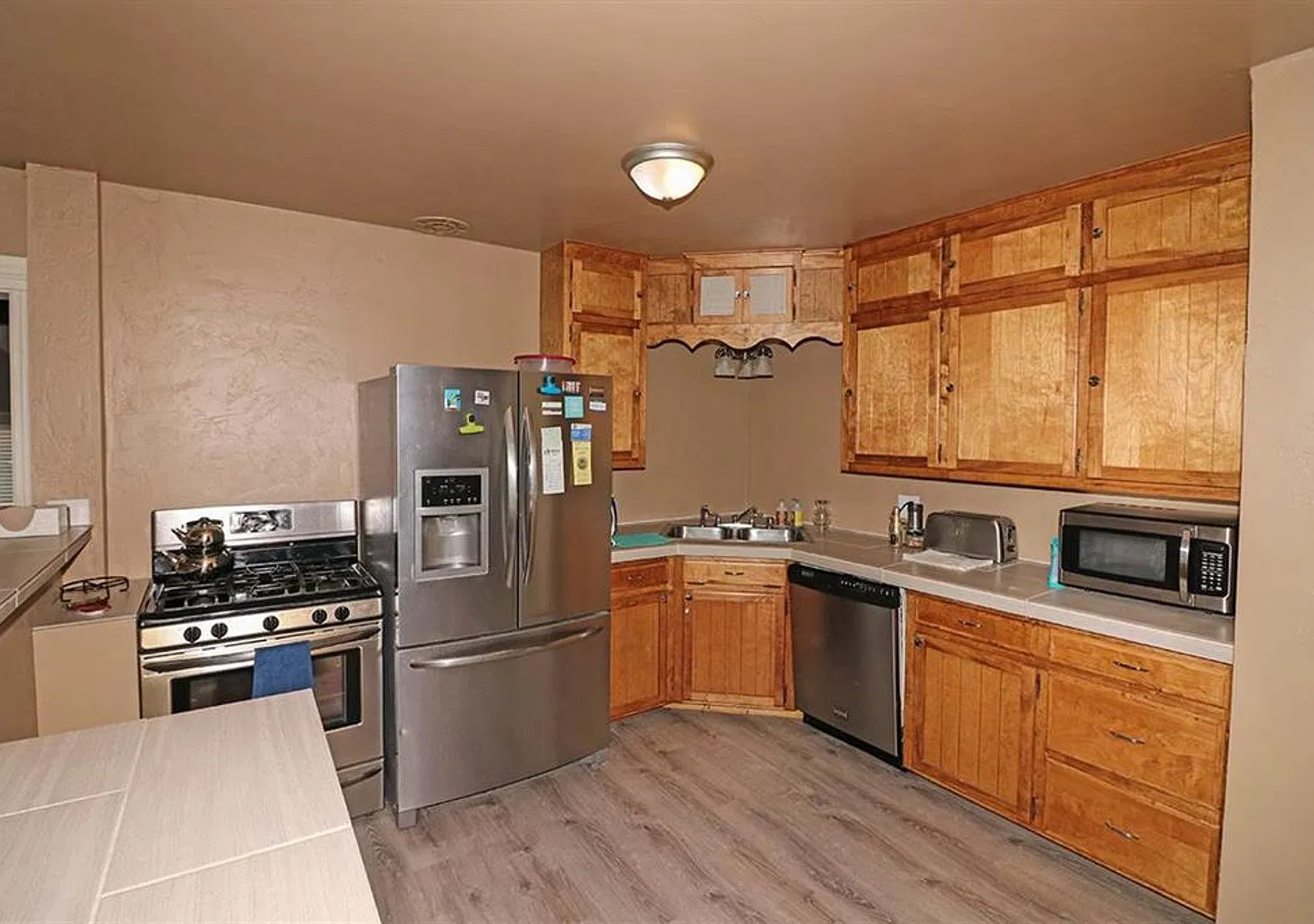 All utilities included 3-bedroom, 2-bathroom home in the Redlands — Photo 3