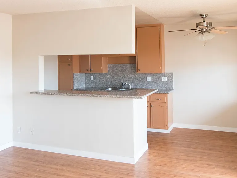 645 Lime Ave — Photo 16
