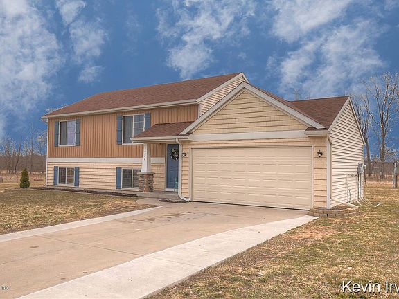 2nd image of 16312 Trent Ridge Dr NE