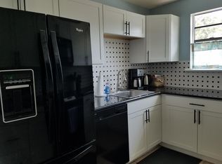 819 10th St SW APT B, Largo, FL 33770