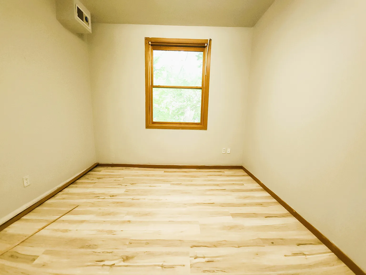5 bed, 1500 sqft, $1,875 — Photo 4