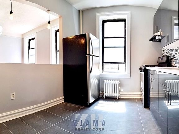 3rd image of 971 E 34th St APT 1C