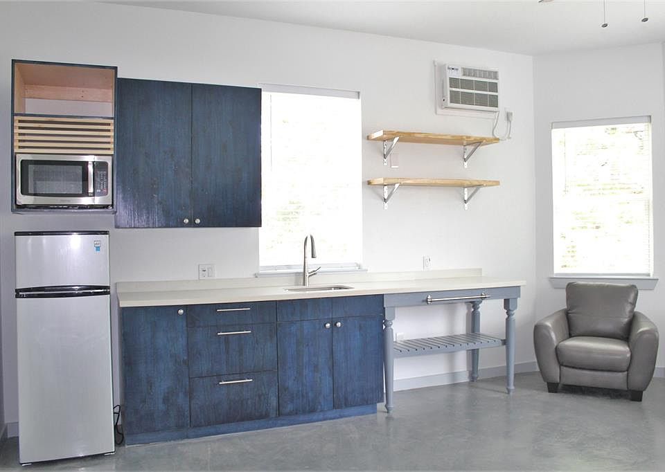 1st image of 802 University Ave #12