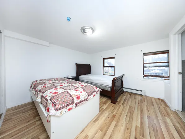 76 Simonson Avenue image 5 of 21