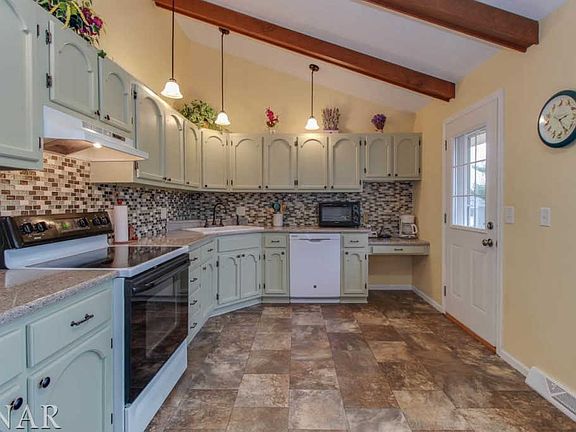 3rd image of 15852 Kingswood Dr