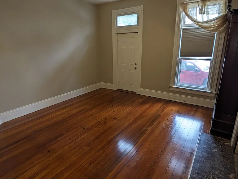 411 E 6th St #1 — Photo 9