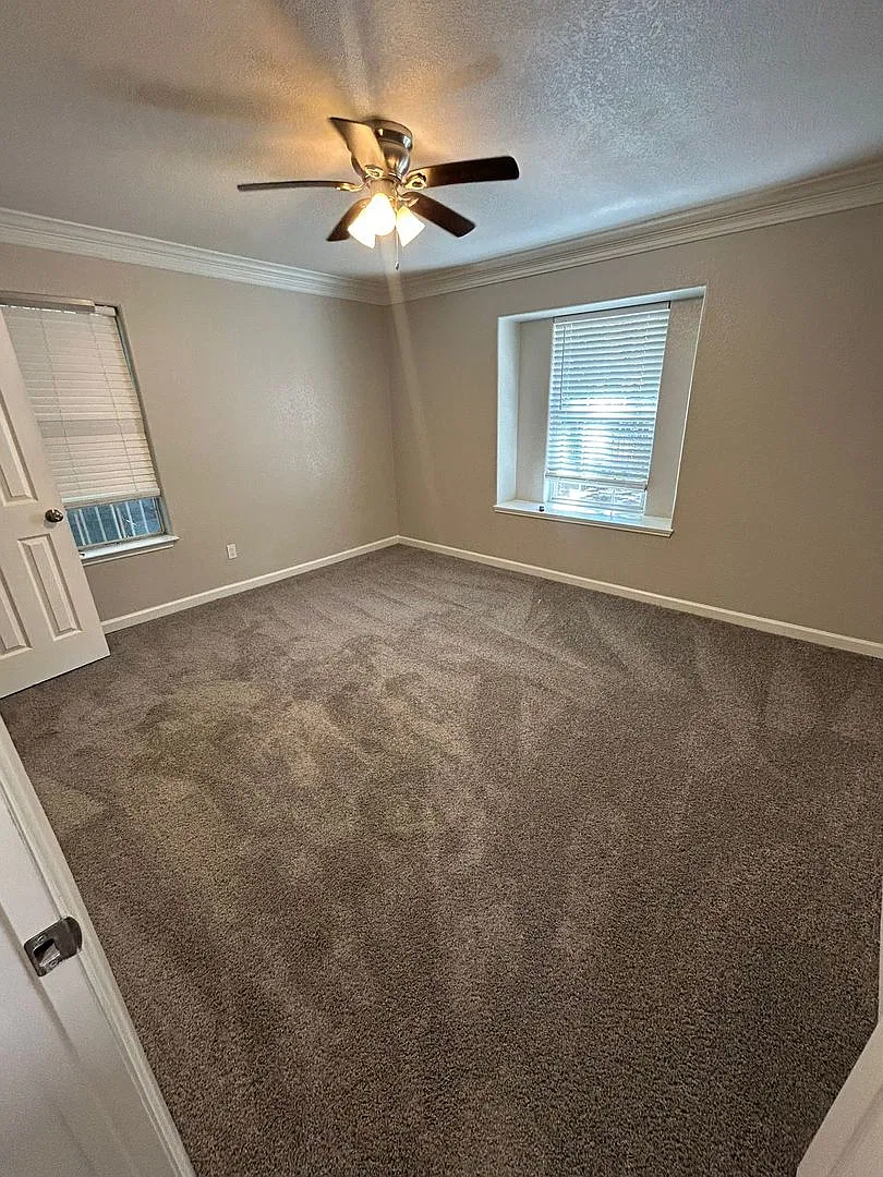 4915 Heyworth Ave — Photo 2