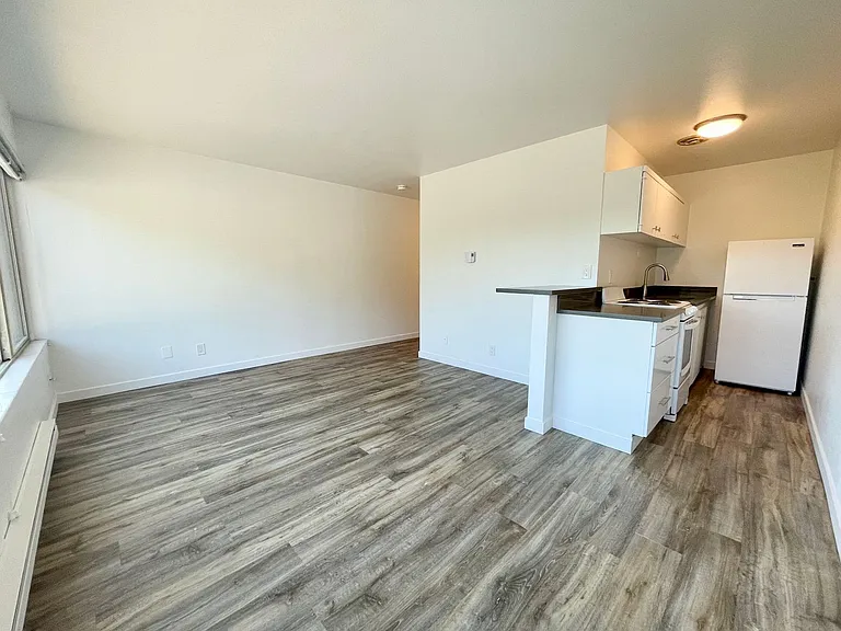 Village Vista Apartments — Photo 23