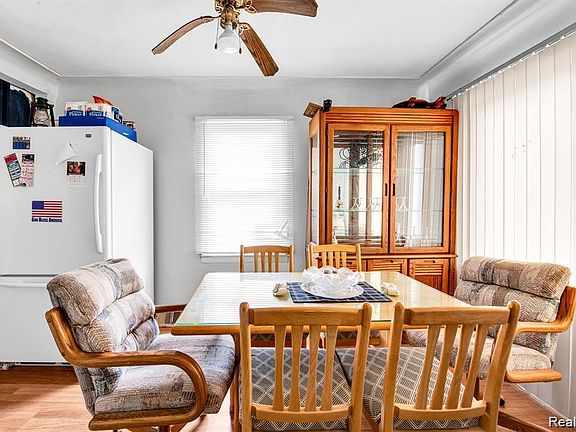 4th image of 26330 Ross St