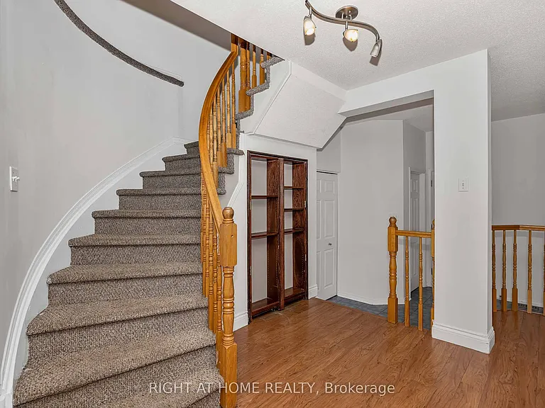 1 Kincardine Dr — Photo 13